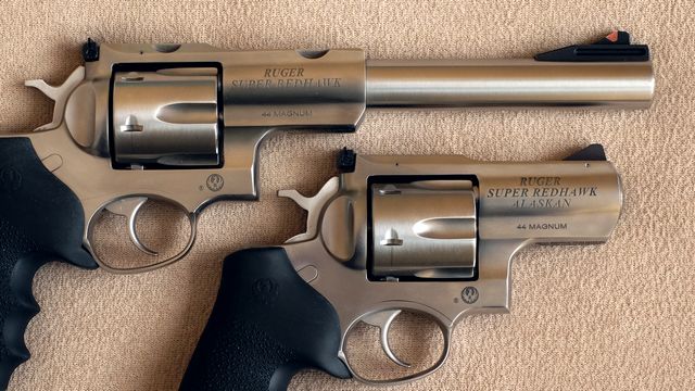 Rewolwery Ruger Super Redhawk .44 Magnum, standardowy oraz Alaskan